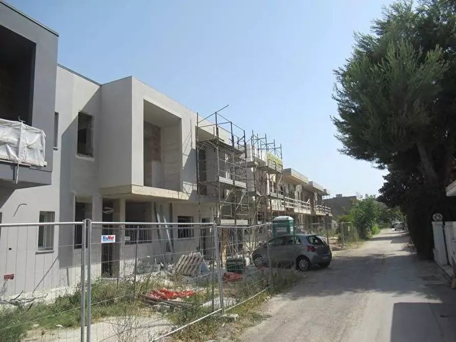 Immagine 2 di Villetta a schiera in vendita  in CHIACCHIARETTA a San Giovanni Teatino