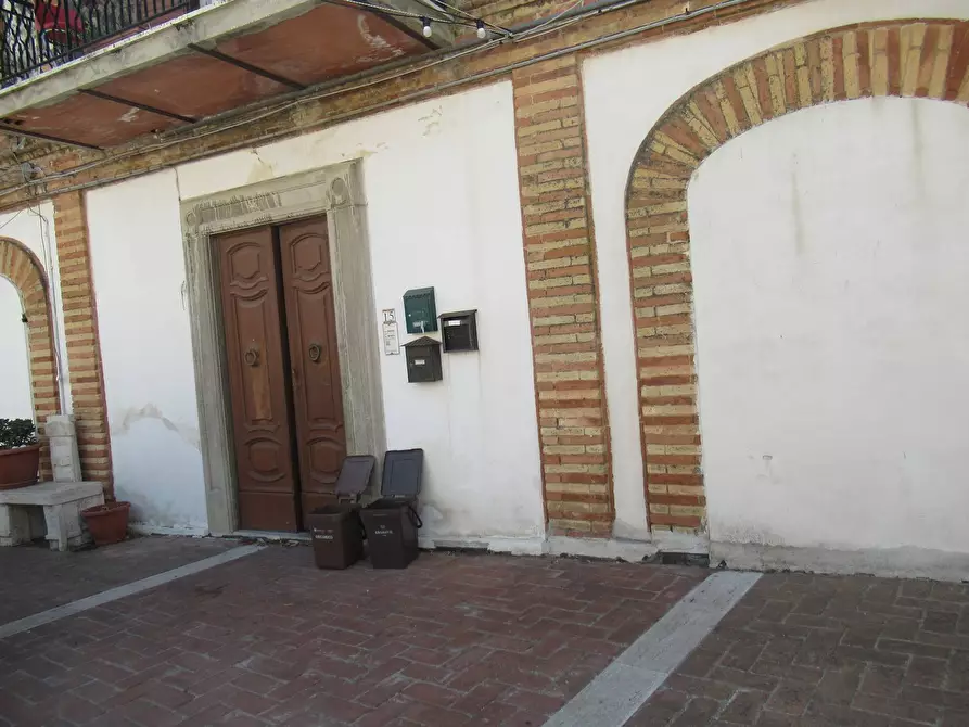 Immagine 1 di Appartamento in vendita  in Piazza D'Albenzio 15 a Brittoli