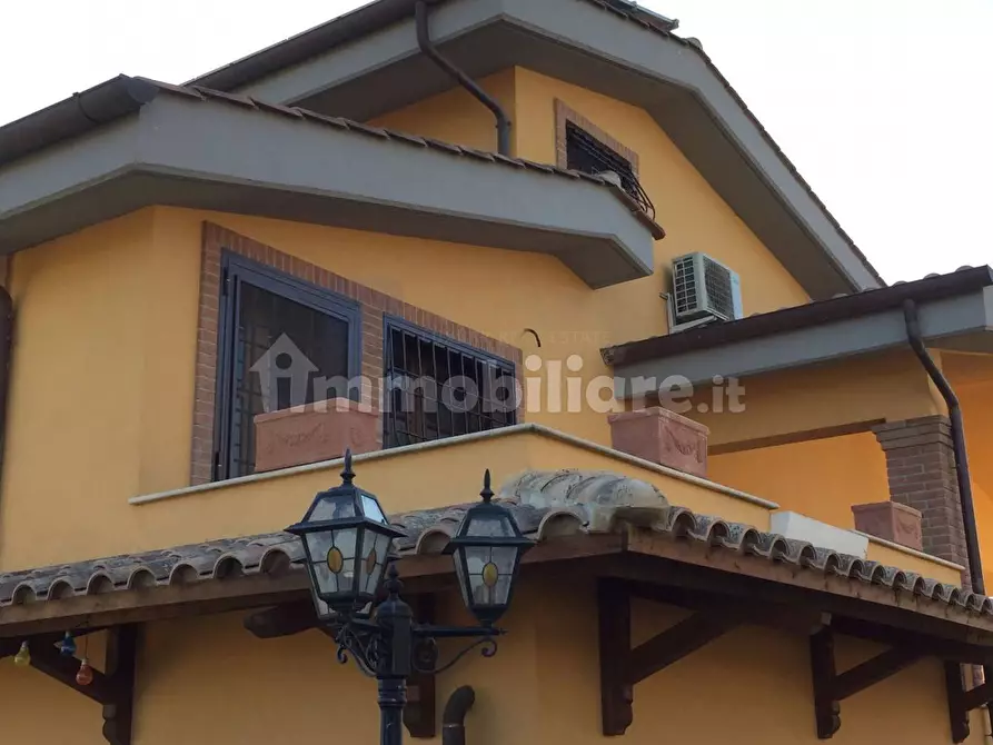 Immagine 1 di Villa in vendita  in Via Piasco a Fiumicino