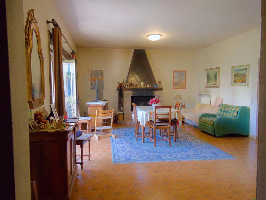 Immagine 1 di Villa in vendita  in Via Giovanni Valdarchi a Roma