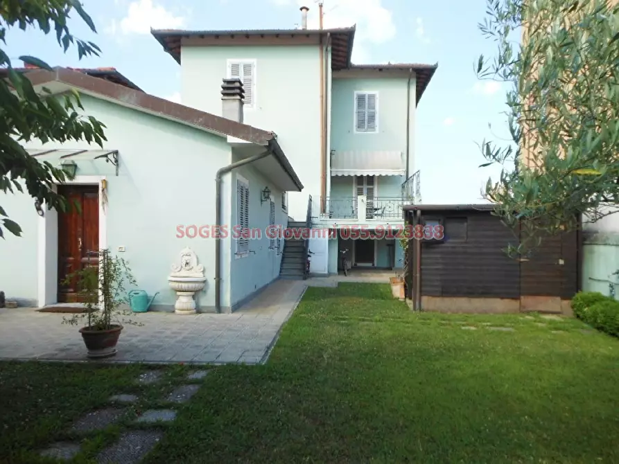 Immagine 1 di Villa in vendita  in Via G.Puccini a Montevarchi