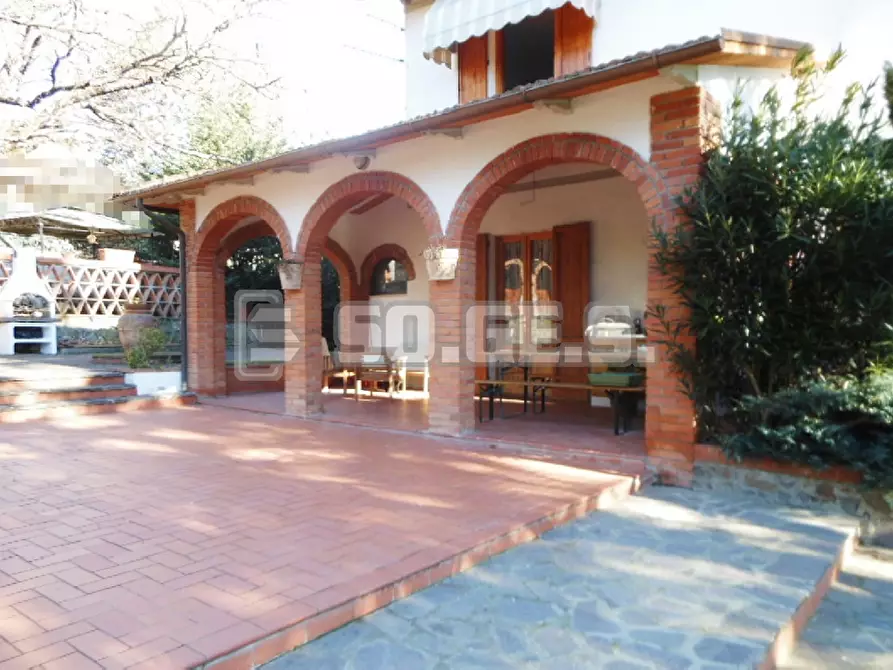 Immagine 1 di Villa in vendita  in Via Siena a Loro Ciuffenna