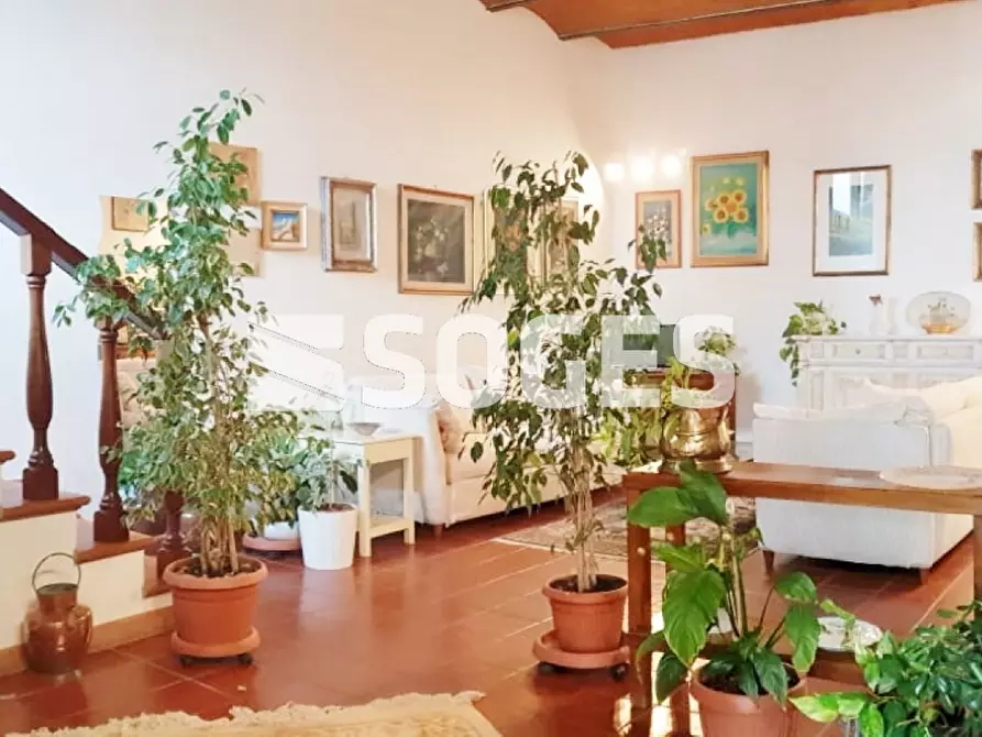 Immagine 1 di Casa indipendente in vendita  in Via di Loccano a Montevarchi