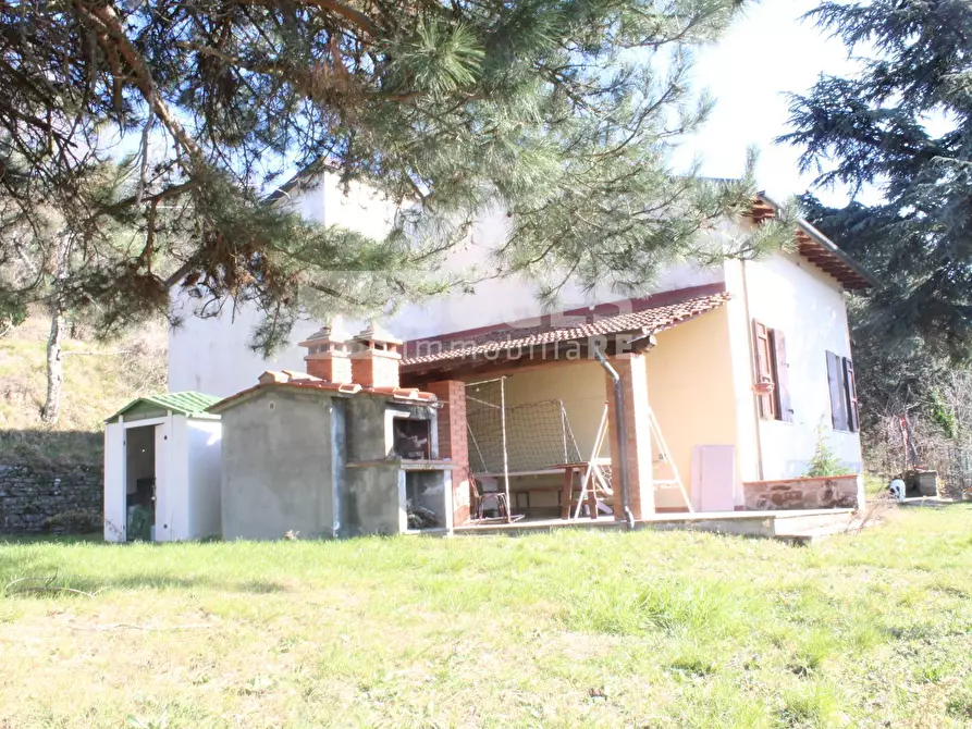 Immagine 1 di Villa in vendita  in Via di Castiglioni a Rufina
