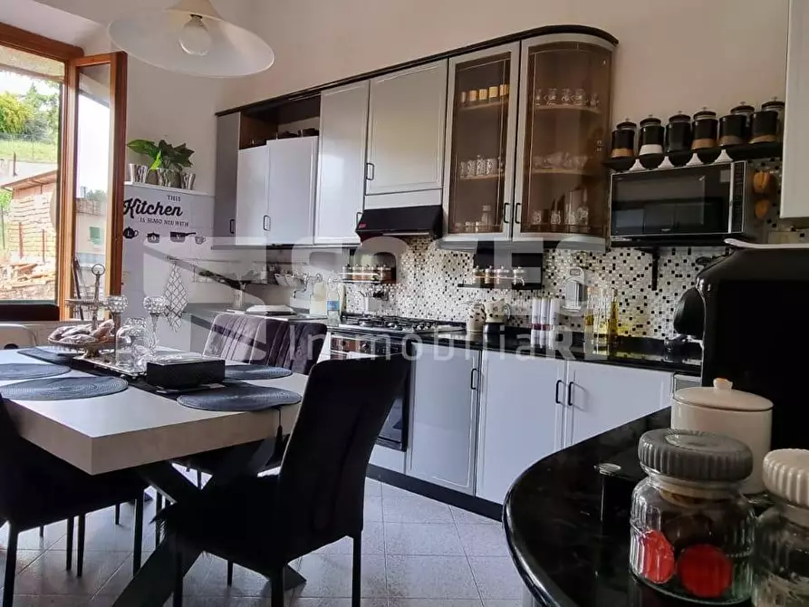 Immagine 2 di Appartamento in vendita  in Via Roma a Bucine