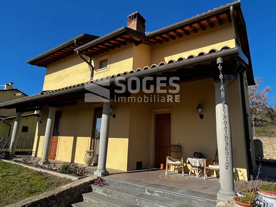Immagine 1 di Villa in vendita  in Viale Europa a Loro Ciuffenna