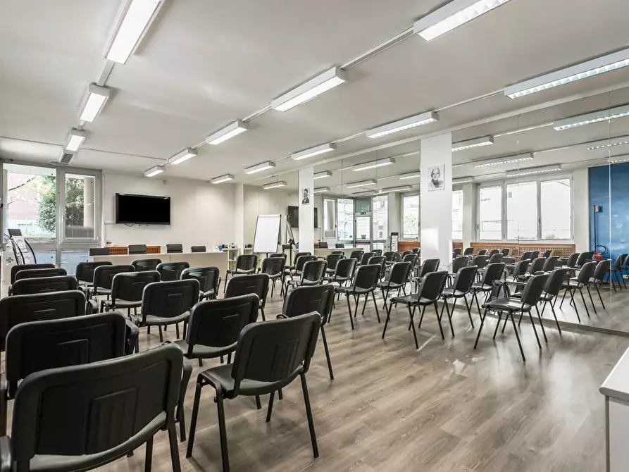 Immagine 3 di Locale commerciale in affitto  in Via San Benedetto 3 a Bergamo