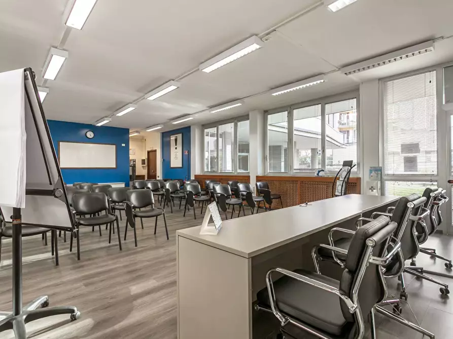 Immagine 2 di Locale commerciale in affitto  in Via San Benedetto 3 a Bergamo