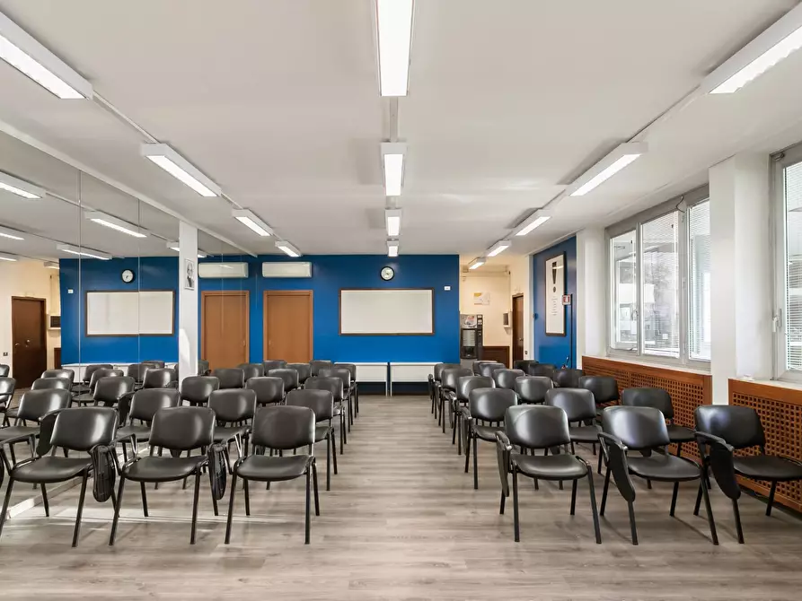 Immagine 6 di Locale commerciale in affitto  in Via San Benedetto 3 a Bergamo