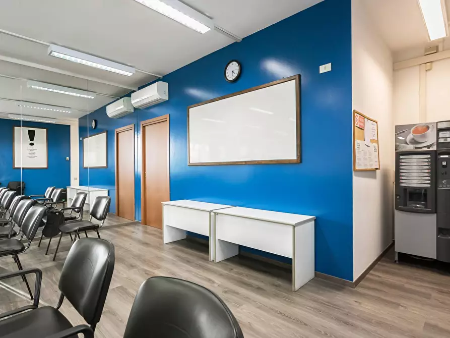 Immagine 7 di Locale commerciale in affitto  in Via San Benedetto 3 a Bergamo