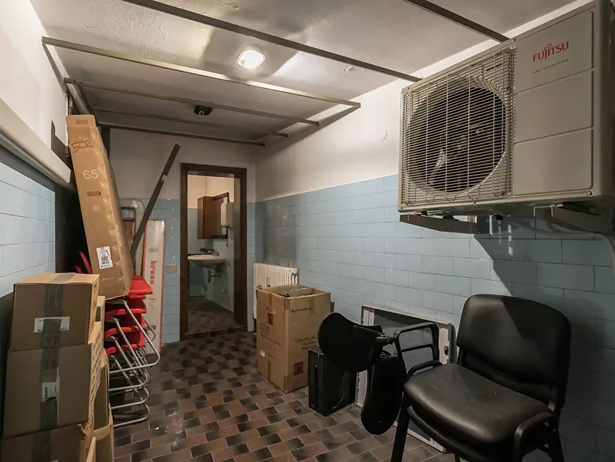 Immagine 11 di Locale commerciale in affitto  in Via San Benedetto 3 a Bergamo