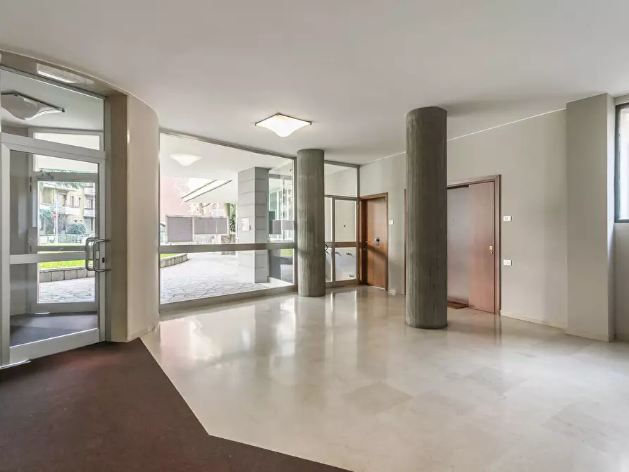 Immagine 13 di Locale commerciale in affitto  in Via San Benedetto 3 a Bergamo