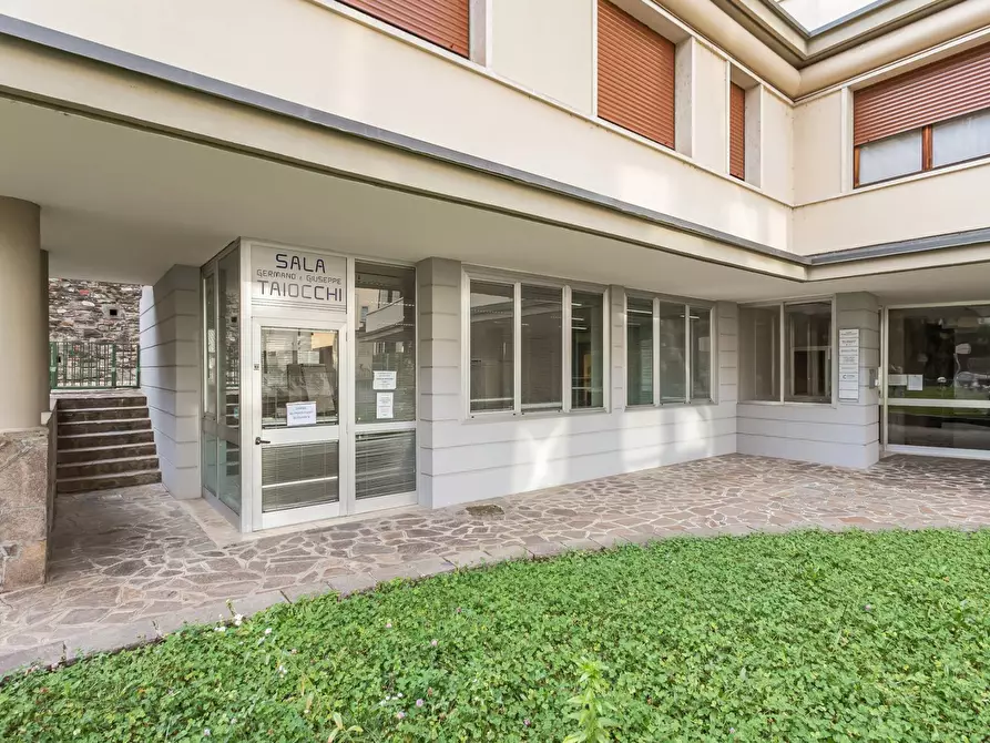 Immagine 14 di Locale commerciale in affitto  in Via San Benedetto 3 a Bergamo