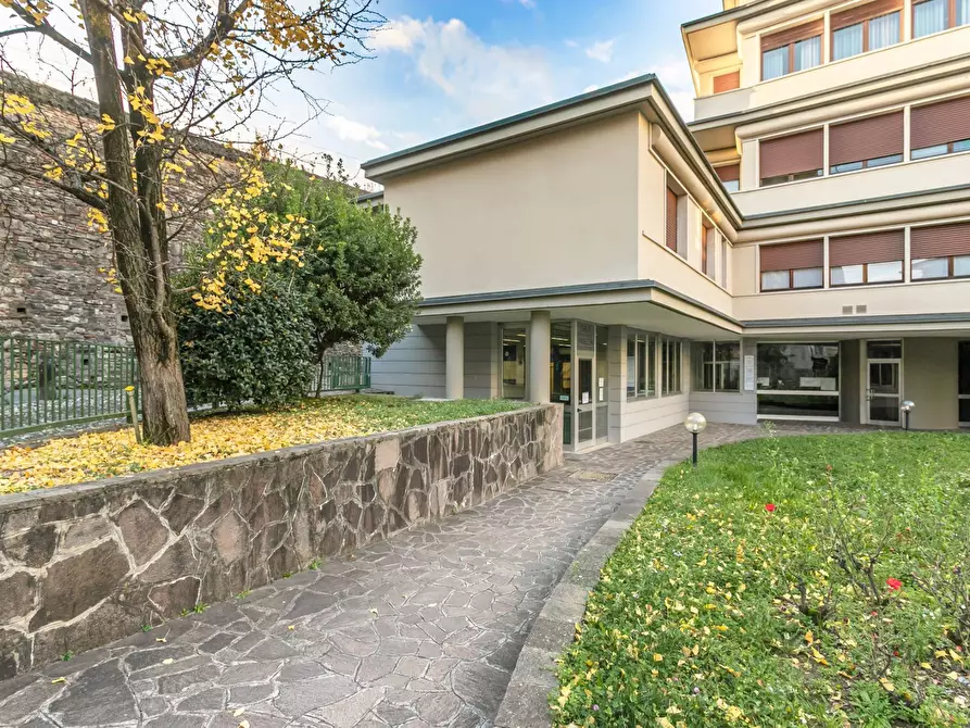 Immagine 16 di Locale commerciale in affitto  in Via San Benedetto 3 a Bergamo