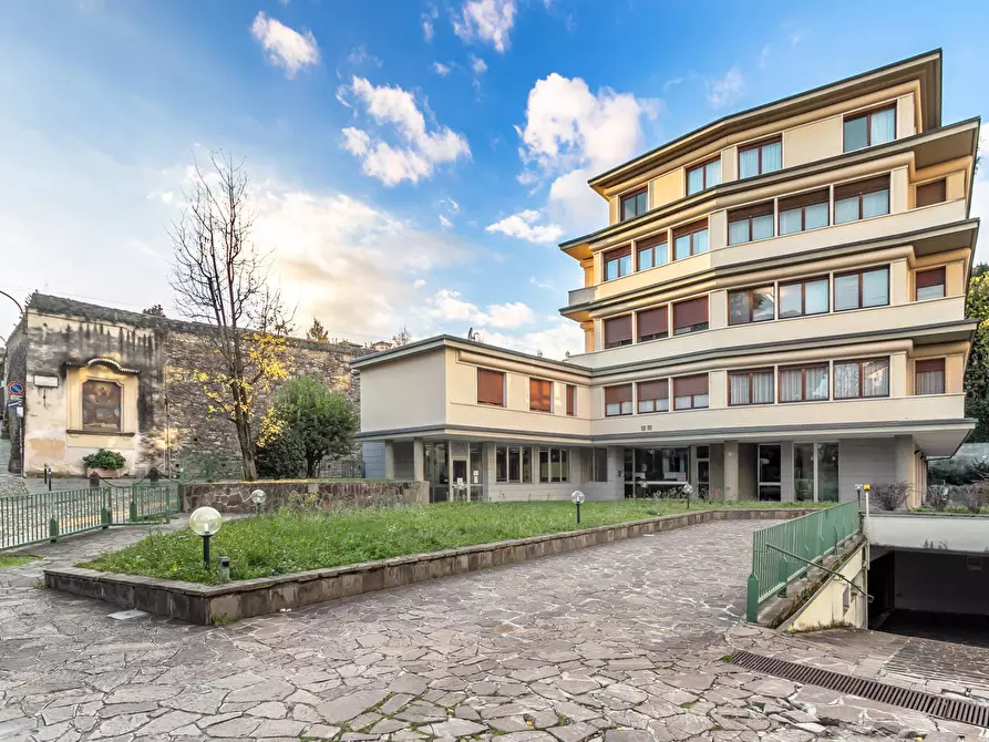 Immagine 17 di Locale commerciale in affitto  in Via San Benedetto 3 a Bergamo