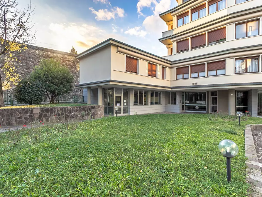 Immagine 19 di Locale commerciale in affitto  in Via San Benedetto 3 a Bergamo