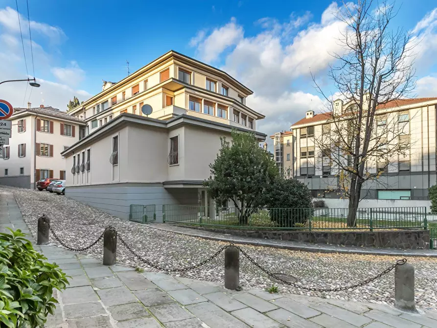 Immagine 20 di Locale commerciale in affitto  in Via San Benedetto 3 a Bergamo