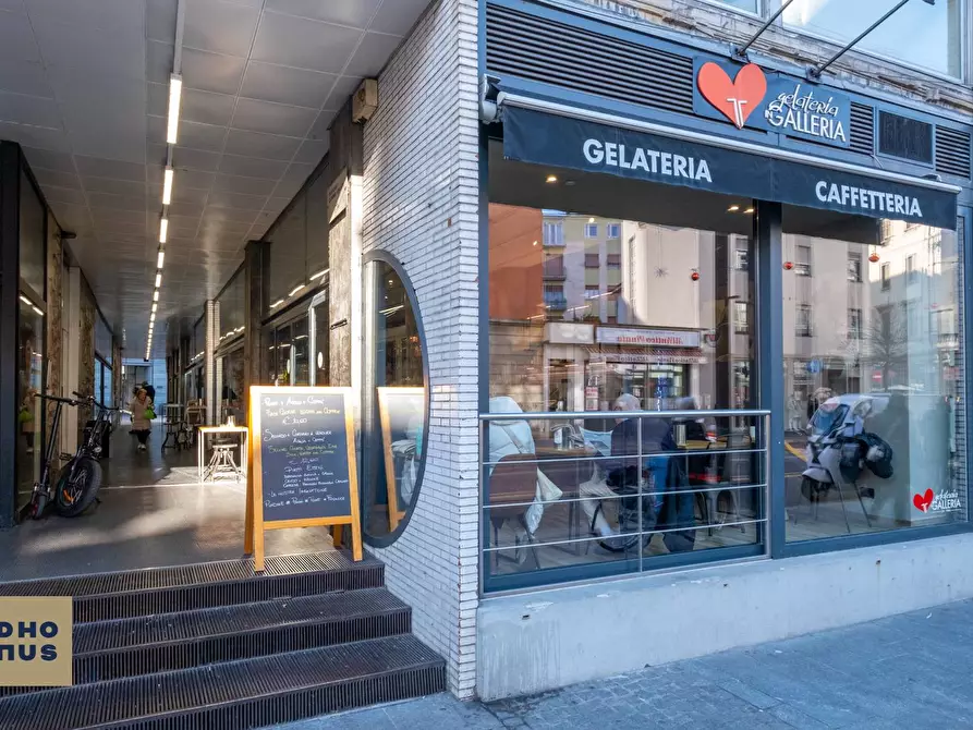Immagine 3 di Locale commerciale in vendita  in via Tiraboschi 52 a Bergamo