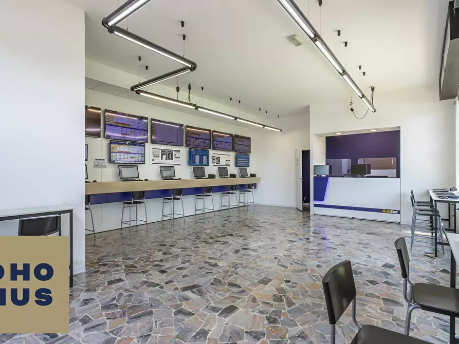 Immagine 1 di Locale commerciale in vendita  in Via Vittorio Veneto 57 a Bonate Sotto