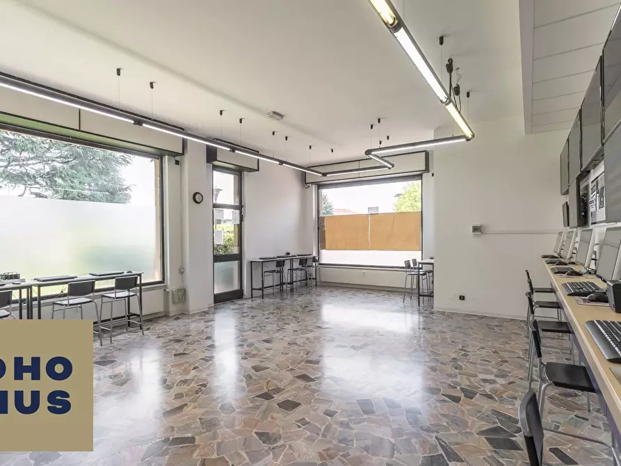 Immagine 3 di Locale commerciale in vendita  in Via Vittorio Veneto 57 a Bonate Sotto