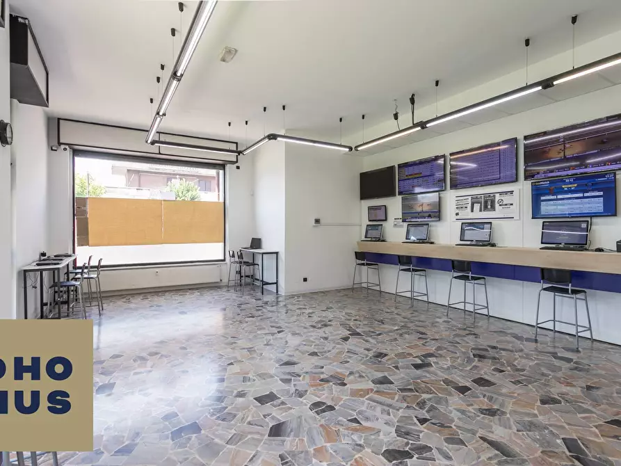 Immagine 4 di Locale commerciale in vendita  in Via Vittorio Veneto 57 a Bonate Sotto