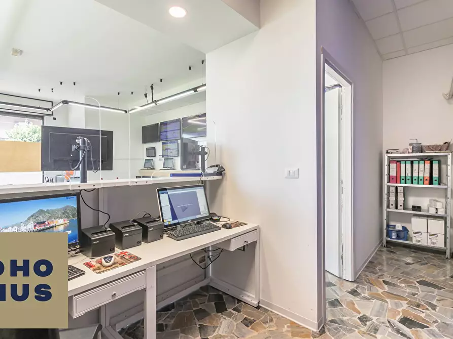 Immagine 10 di Locale commerciale in vendita  in Via Vittorio Veneto 57 a Bonate Sotto