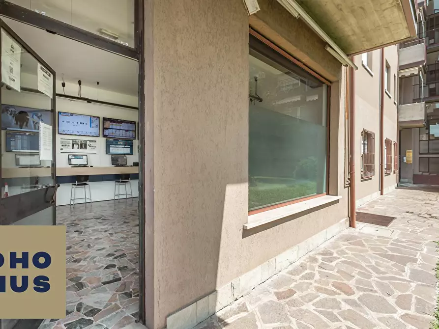 Immagine 16 di Locale commerciale in vendita  in Via Vittorio Veneto 57 a Bonate Sotto