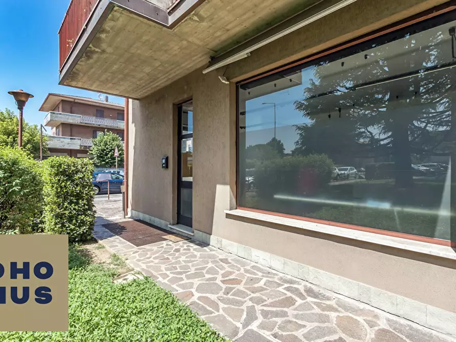 Immagine 17 di Locale commerciale in vendita  in Via Vittorio Veneto 57 a Bonate Sotto