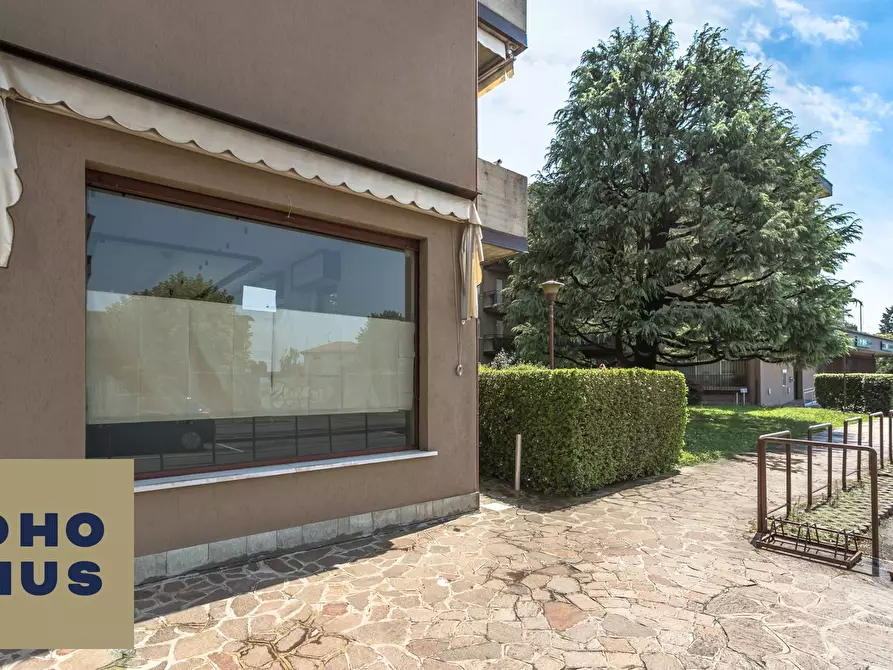 Immagine 18 di Locale commerciale in vendita  in Via Vittorio Veneto 57 a Bonate Sotto