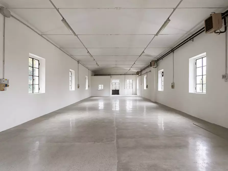 Immagine 1 di Laboratorio in affitto  in Via Piazzolo 5 a Villa D'adda