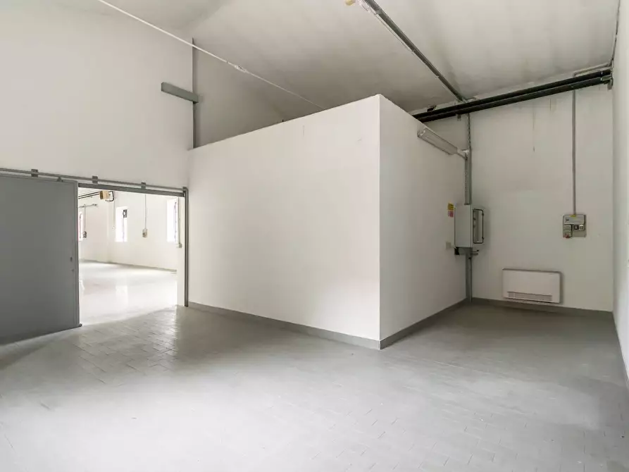 Immagine 14 di Laboratorio in affitto  in Via Piazzolo 5 a Villa D'adda
