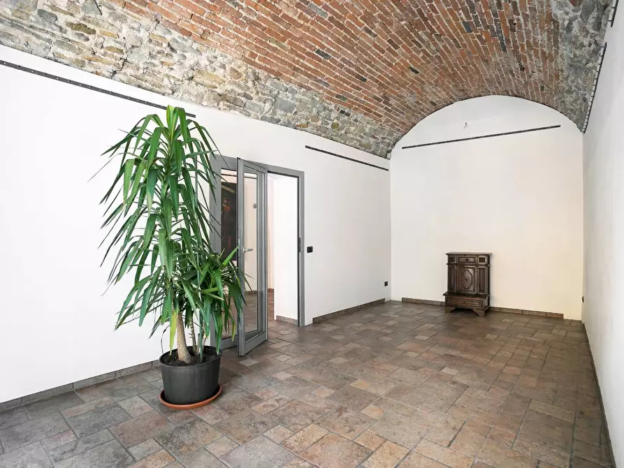 Immagine 9 di Locale commerciale in affitto  in via San Tomaso 41 a Bergamo
