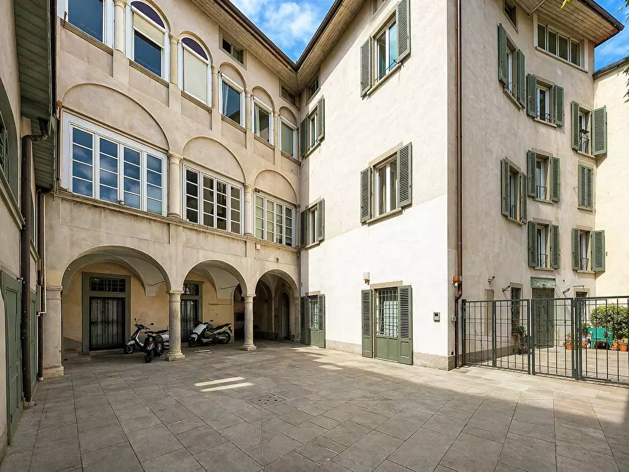 Immagine 15 di Locale commerciale in affitto  in via San Tomaso 41 a Bergamo