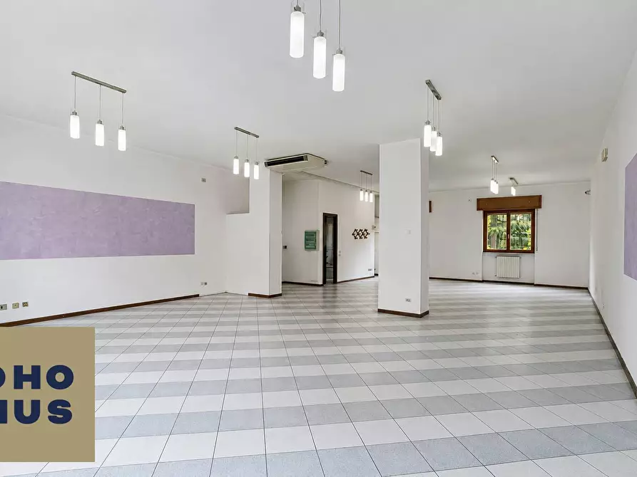 Immagine 4 di Locale commerciale in vendita  in Via Fratelli Calvi 10 c a Bergamo