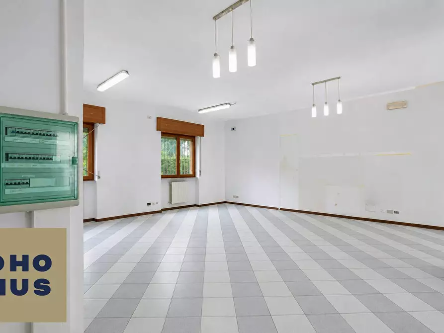 Immagine 8 di Locale commerciale in vendita  in Via Fratelli Calvi 10 c a Bergamo