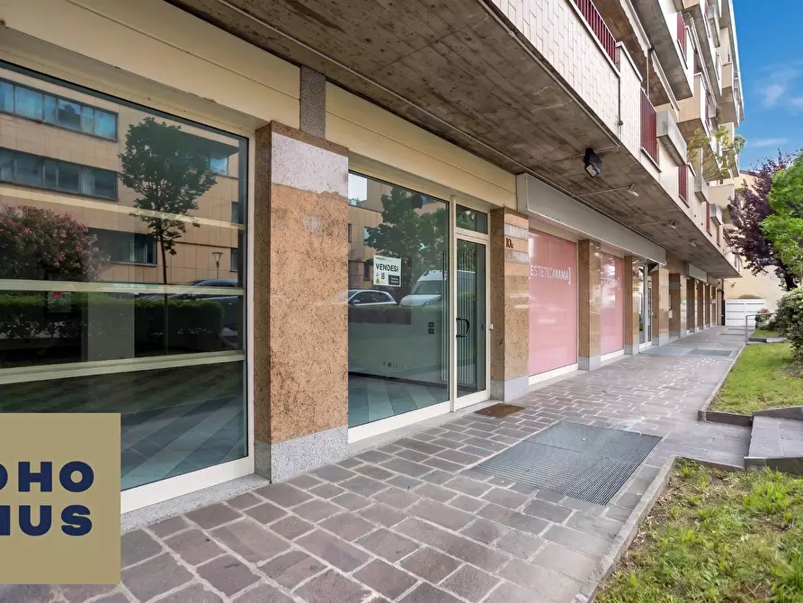 Immagine 12 di Locale commerciale in vendita  in Via Fratelli Calvi 10 c a Bergamo