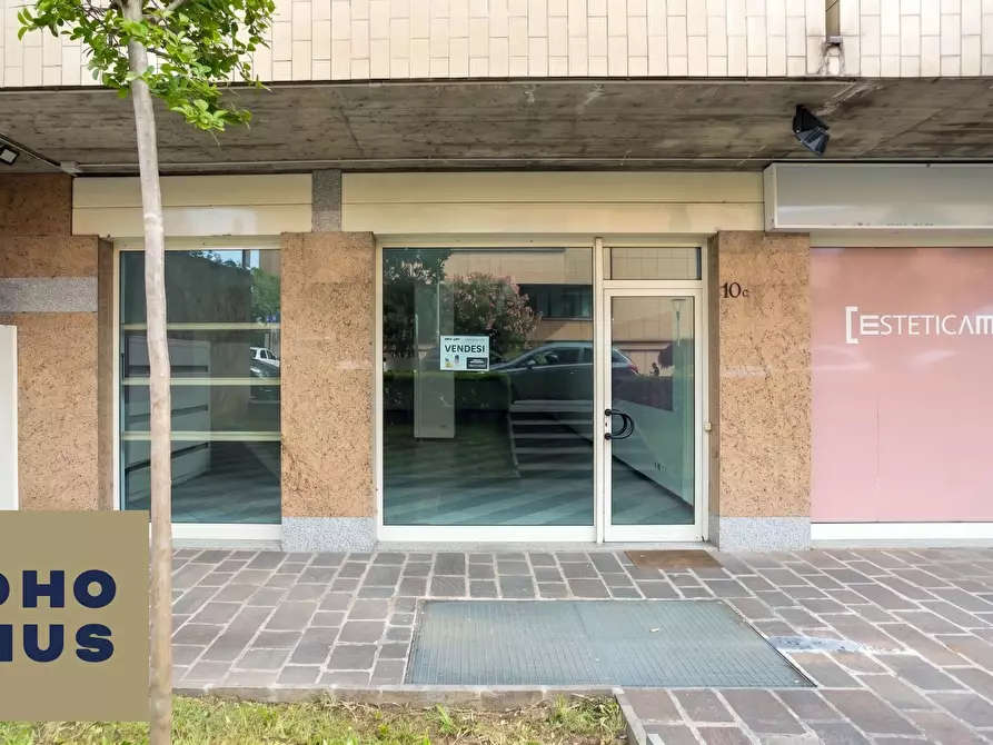 Immagine 14 di Locale commerciale in vendita  in Via Fratelli Calvi 10 c a Bergamo