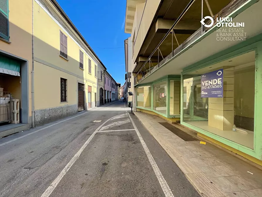 Immagine 1 di Negozio in vendita  in via Matteotti 10 a Vaprio D'adda