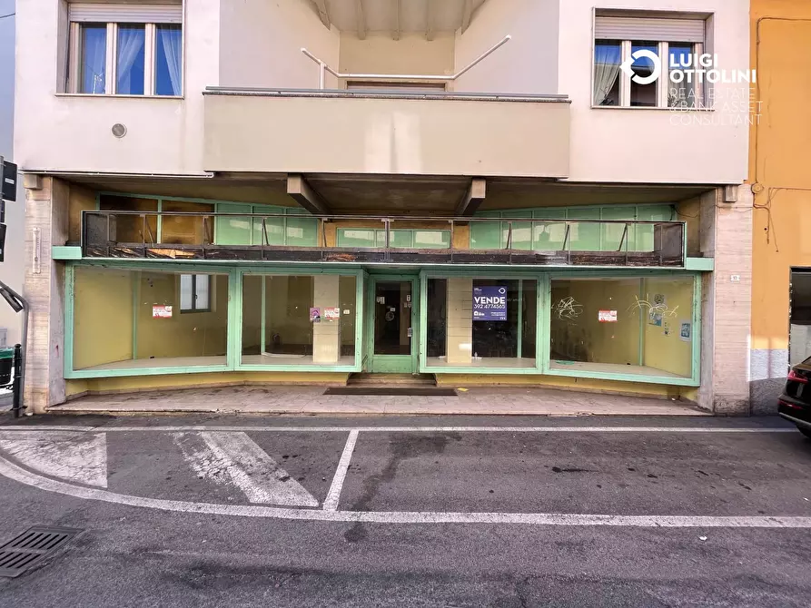 Immagine 6 di Negozio in vendita  in via Matteotti 10 a Vaprio D'adda