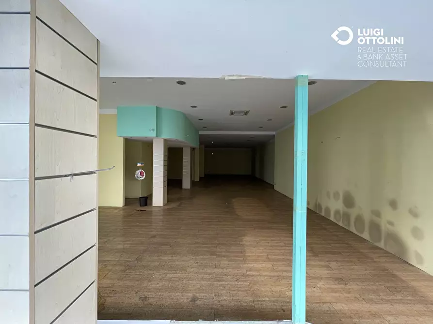 Immagine 32 di Negozio in vendita  in via Matteotti 10 a Vaprio D'adda