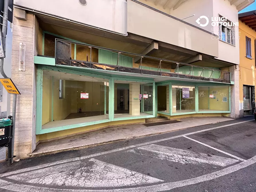 Immagine 36 di Negozio in vendita  in via Matteotti 10 a Vaprio D'adda