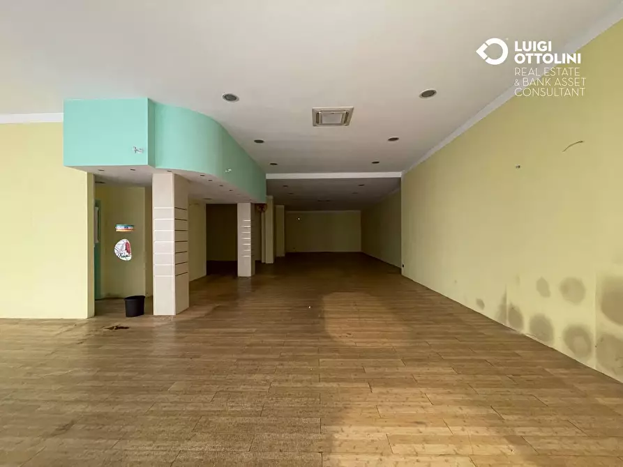 Immagine 41 di Negozio in vendita  in via Matteotti 10 a Vaprio D'adda
