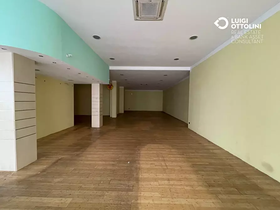 Immagine 45 di Negozio in vendita  in via Matteotti 10 a Vaprio D'adda