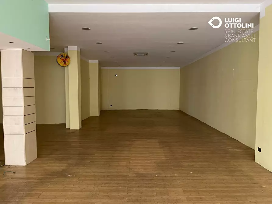 Immagine 49 di Negozio in vendita  in via Matteotti 10 a Vaprio D'adda