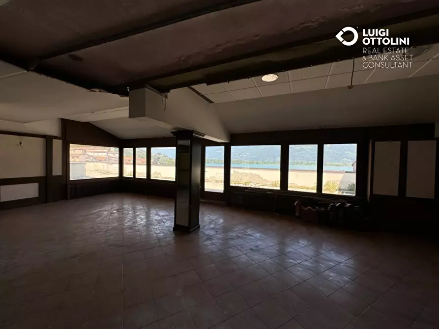 Immagine 23 di Palazzo in vendita  in Piazza XIII Martiri 1 a Lovere