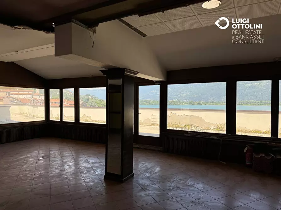 Immagine 24 di Palazzo in vendita  in Piazza XIII Martiri 1 a Lovere