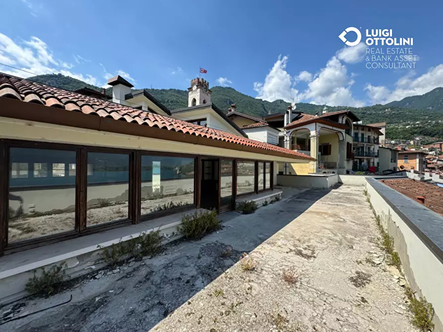 Immagine 32 di Palazzo in vendita  in Piazza XIII Martiri 1 a Lovere