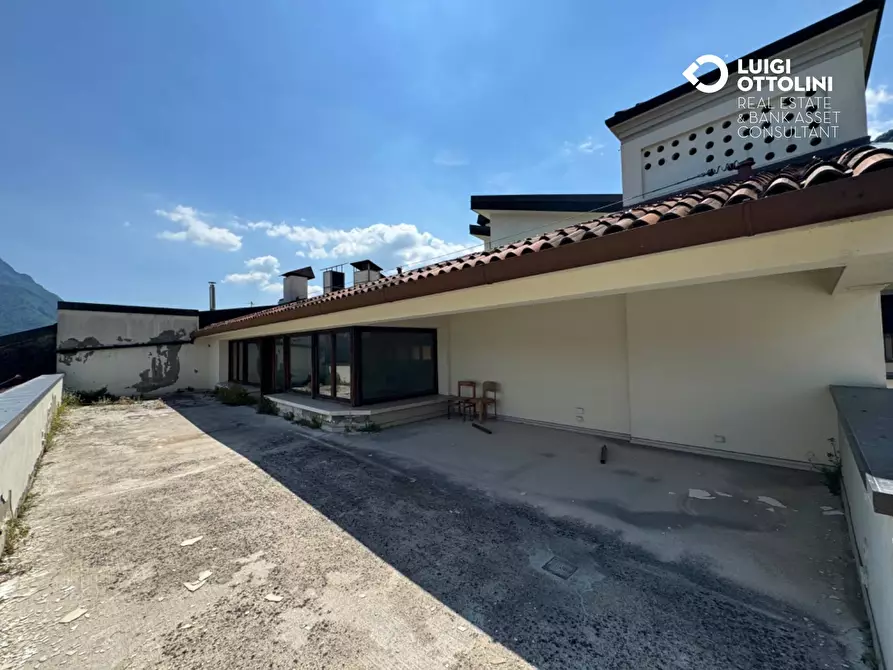 Immagine 33 di Palazzo in vendita  in Piazza XIII Martiri 1 a Lovere