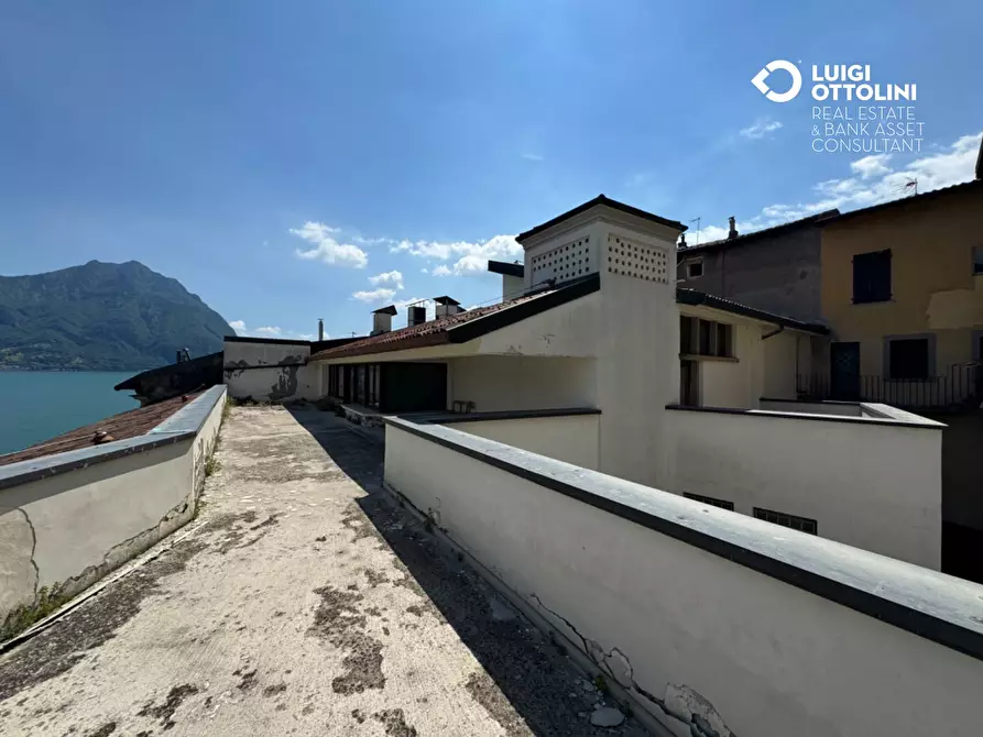 Immagine 35 di Palazzo in vendita  in Piazza XIII Martiri 1 a Lovere