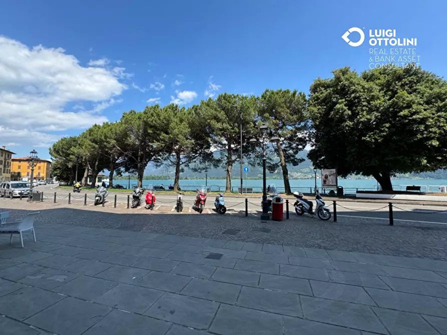 Immagine 49 di Palazzo in vendita  in Piazza XIII Martiri 1 a Lovere